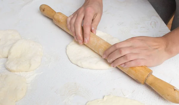 Rolling dough with a rolling pin — Stock Photo, Image