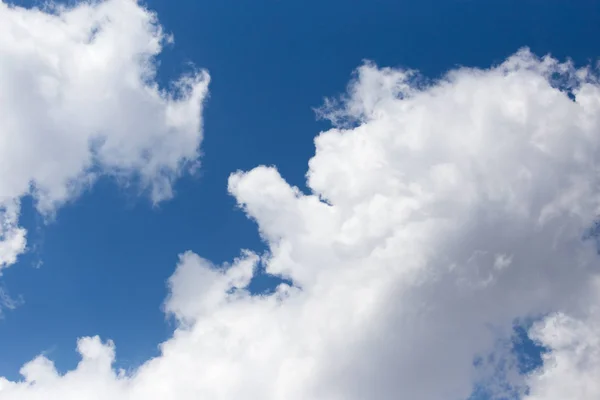 Nuvens no céu como o fundo — Fotografia de Stock