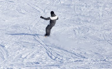 adam içinde belgili tanımlık kış snowboard