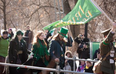 Moscow, Rusya Federasyonu - 24 Mart 2018: İnsanlar kutsal Patrick günü kutlamak