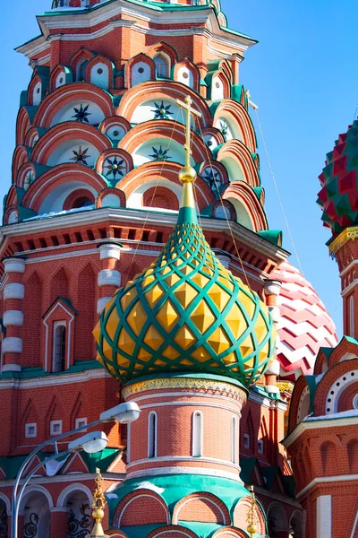 Moskva, Ryssland - mars 24, 2013: Kupoler på en kyrka i Moskva — Stockfoto