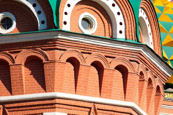 Moskva, Ryssland - mars 24, 2013: Väggen i en byggnad på Röda torget i Moskva — Stockfoto