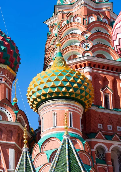 Moskva, Rusko - 24. březen 2013: Kupole v kostele v Moskvě — Stock fotografie