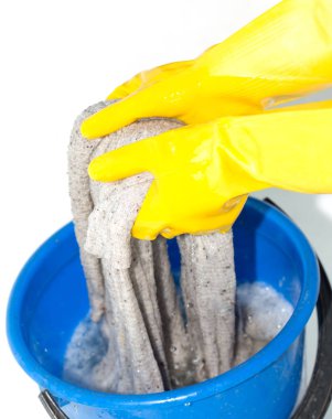 Beyaz bir arka plan üzerine durulama kumaş