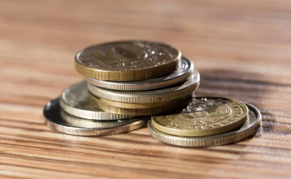 Mynt på bordet. makro — Stockfoto