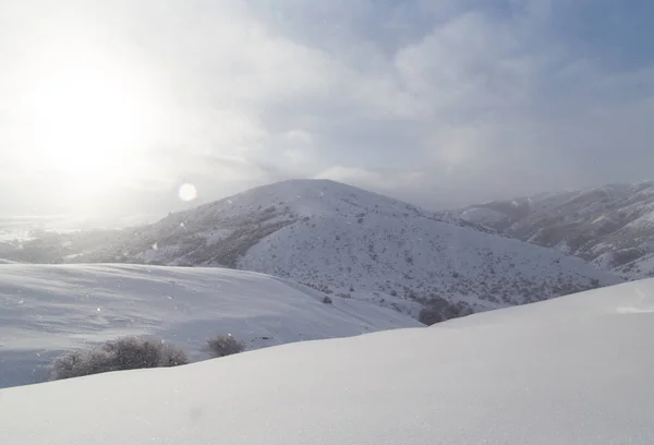 Dawn sun in the snowy mountains of Kazakhstan — Stock Photo, Image