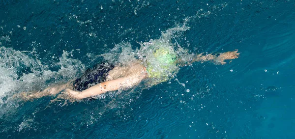 Boy goes in for sports in the pool — Stock Photo, Image