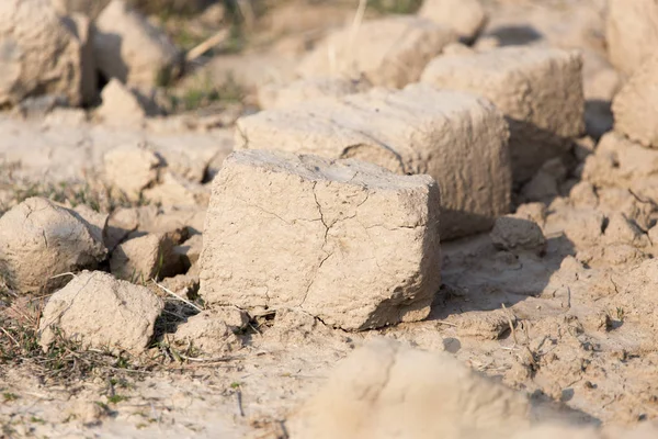 Broken clay bricks on the ground — Stock Photo, Image
