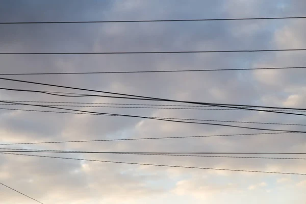 Elektrische Leitungen in der Morgendämmerung der Sonne — Stockfoto