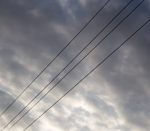 Elektrische Leitungen in der Morgendämmerung der Sonne — Stockfoto