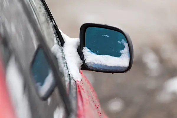 Nieve de invierno en los coches — Foto de Stock