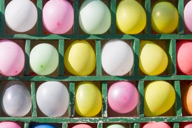 arka plan olarak renkli toplar