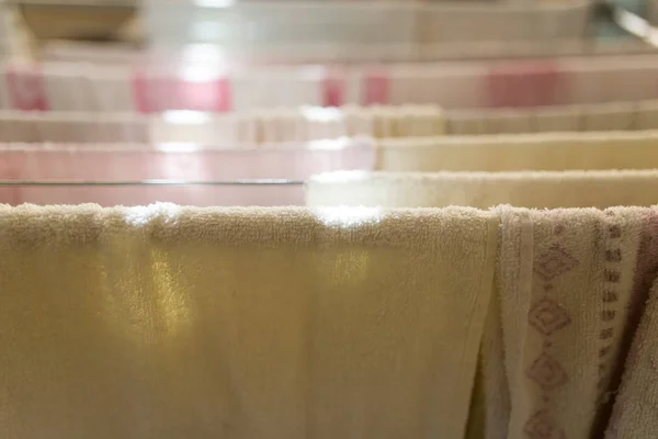 Handtuch im Trocknen getrocknet — Stockfoto