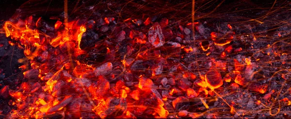 Holzkohle als Hintergrund — Stockfoto