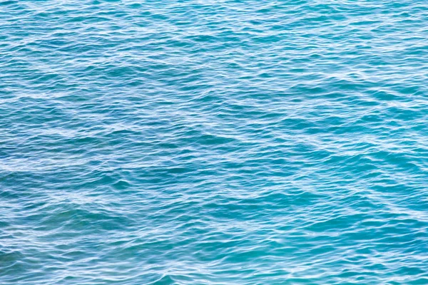 Extensión de agua en el lago como telón de fondo — Foto de Stock