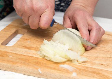 Cook soğan doğranmış tahta