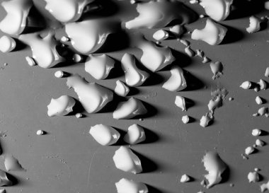 karanlık bir araba su damlaları