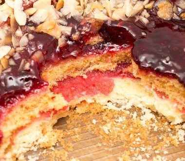 bir kaşıkla yenen kek