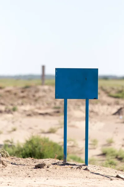 Blue sign in the desert — Stock Photo, Image