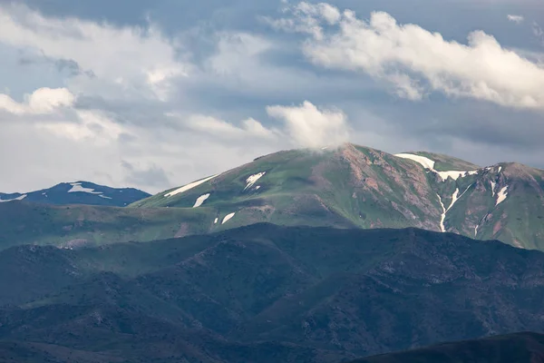 Hermosas montañas en Kazajstán como fondo —  Fotos de Stock