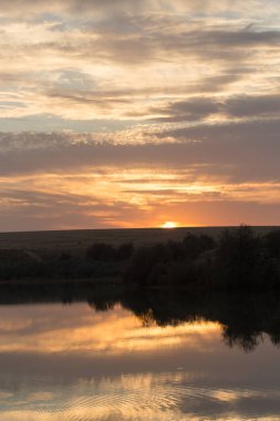 Gölde güzel bir gün batımı