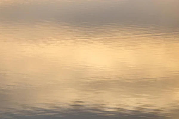 夕阳反射在水中 — 图库照片