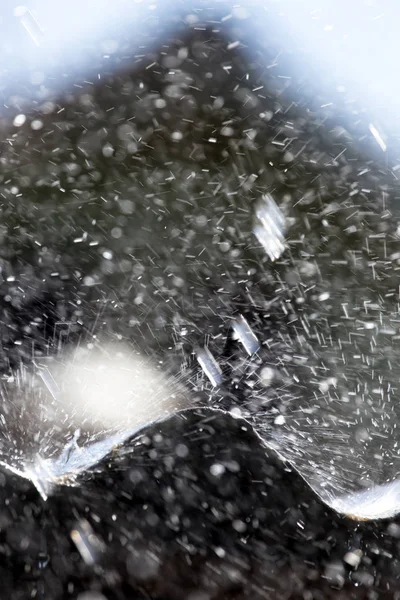 Lluvia de tormenta en el techo de la casa — Foto de Stock