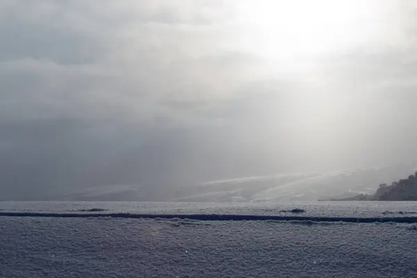 Vacker snö berg på dawn sun — Stockfoto