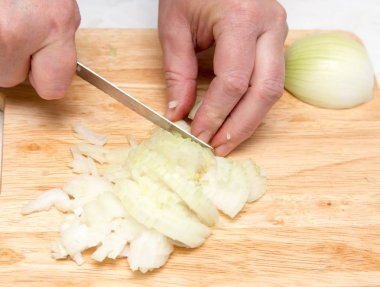 Cook soğan doğranmış tahta