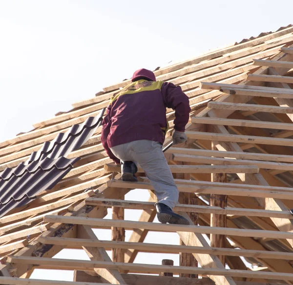 workers working on the roof