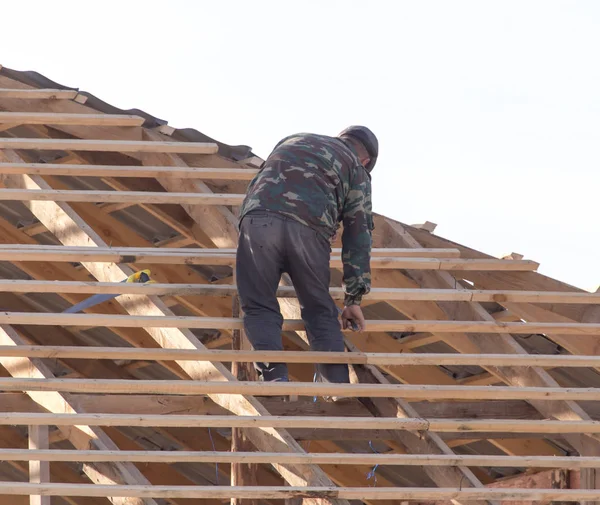 workers working on the roof