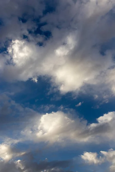 Nubes al amanecer como fondo — Foto de Stock