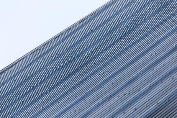 Металлическая крыша дома — стоковое фото