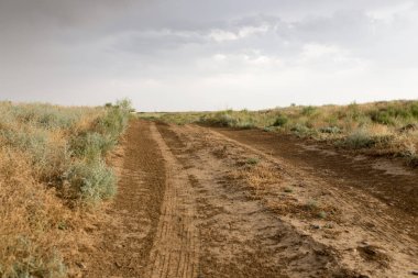 toprak yol yağmur sonra