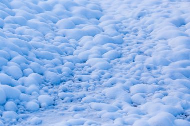 arka plan olarak sabahları mavi kar