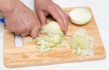 Cook soğan doğranmış tahta