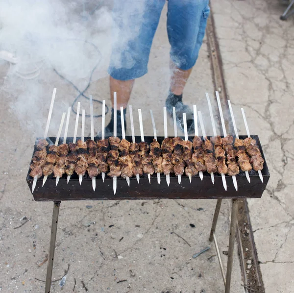 Shish kebab sur charbons — Photo