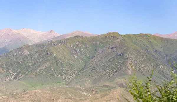 Hermosas montañas en Kirguistán — Foto de Stock