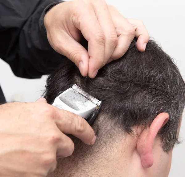Hairdresser cuts mens hair cut — Stock Photo, Image