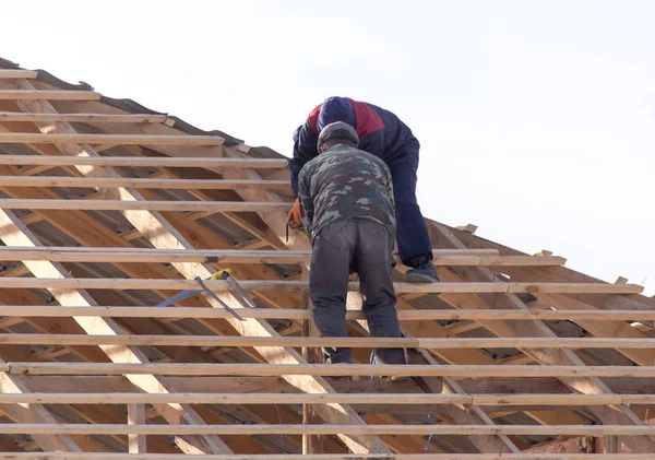 workers working on the roof