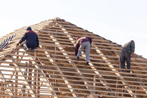 workers working on the roof