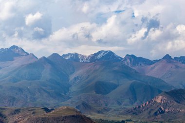 Kırgızistan'daki güzel dağlar