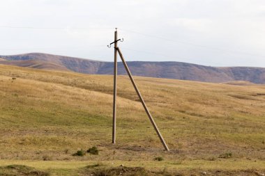 dağlarda elektrik direği