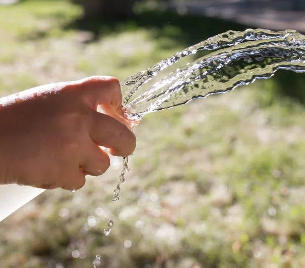 Water from the hose outdoors — Stock Photo, Image