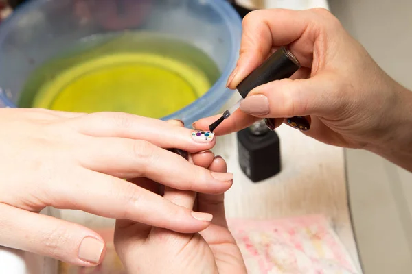 Manicure in a beauty salon — Stock Photo, Image