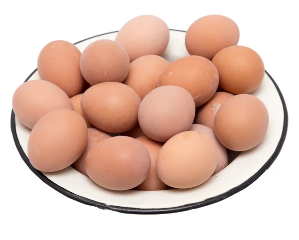 Eieren in een plaat op een witte achtergrond — Stockfoto