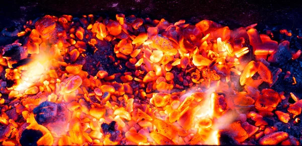 Płonący węgiel jako tło — Zdjęcie stockowe