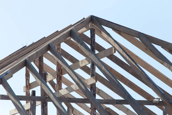 建筑工地的木制屋顶框架 — 图库照片