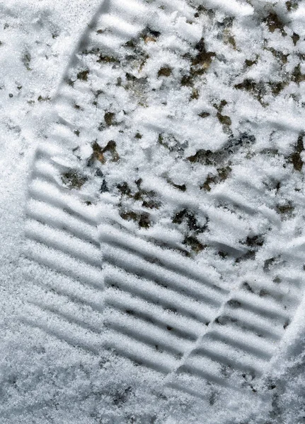 Spår av skon i snön som bakgrund — Stockfoto