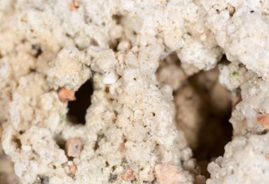 Arka plan olarak kumdan bir taş. makro